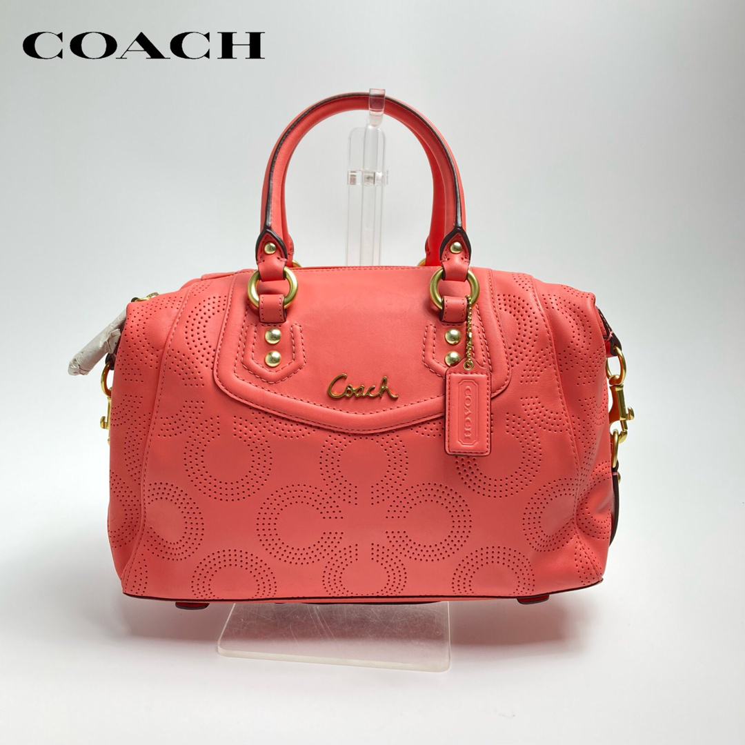 コーチ(COACH) 最新作 アシュレイ オプアート ショルダーバッグ